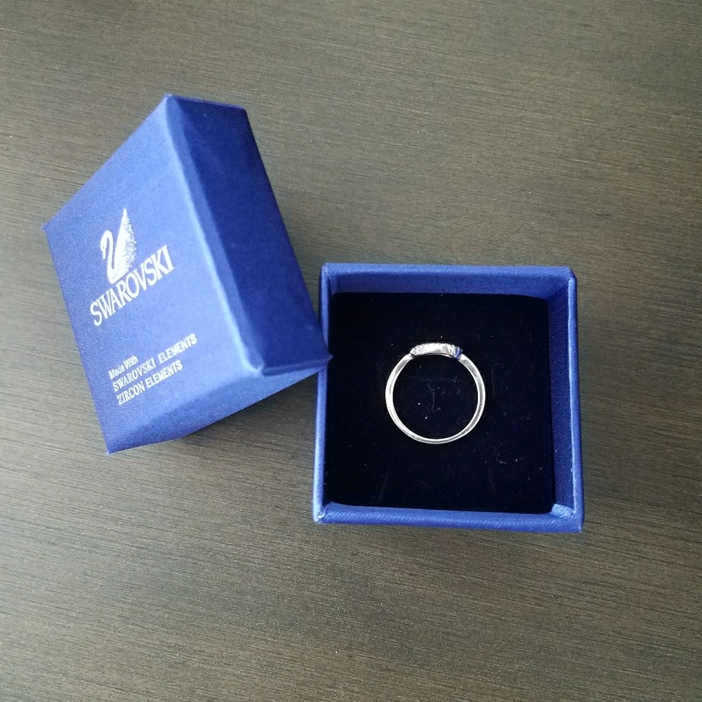 Nwot Chic Ring With Swarovski Elements - image 6